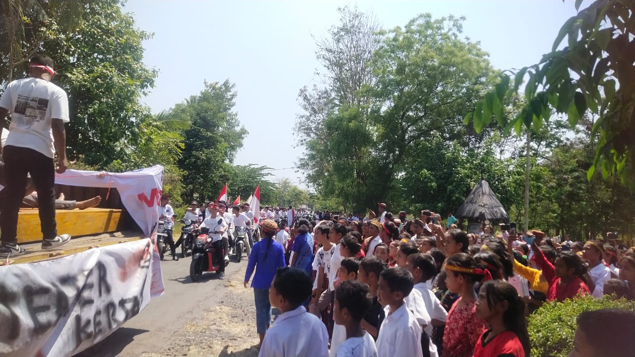 Para Pelajar Di Satar Mese Manggarai Berpakaian Adat Meriahkan Hari